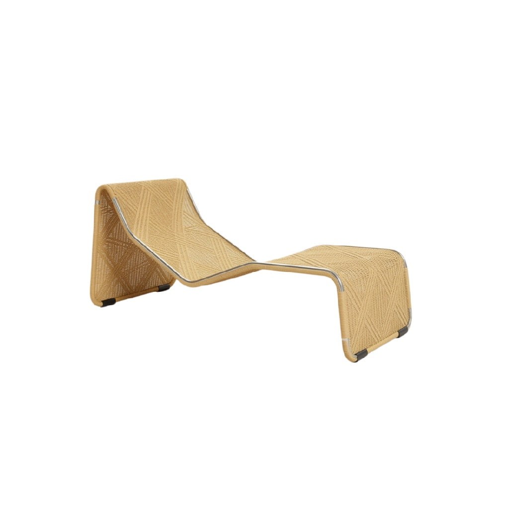 Modern Minimalist Lounge Chair: Stylish Curved Design with Durable Materials